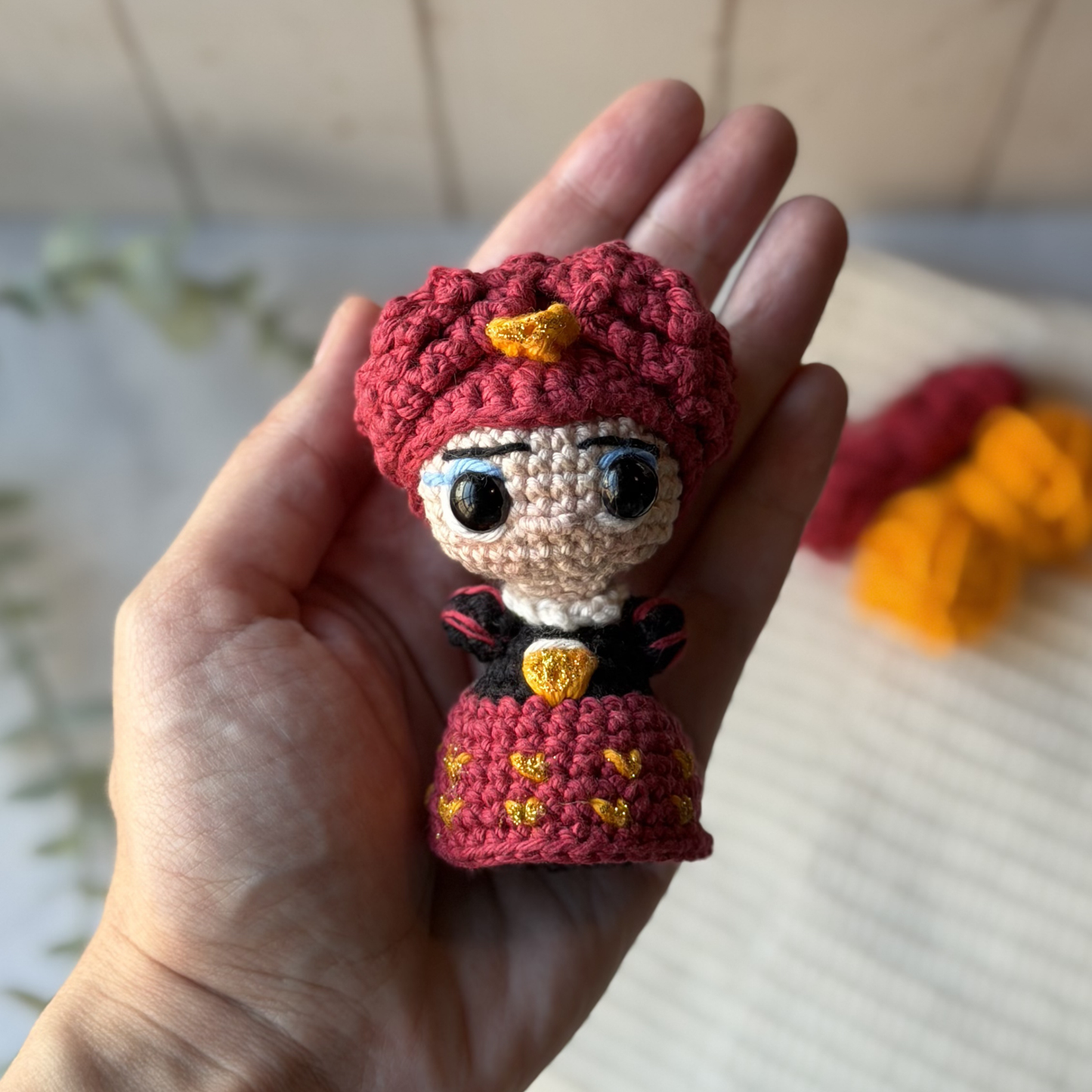 Queen of Hearts Amigurumi Crochet Pattern (PDF) English & Portuguese