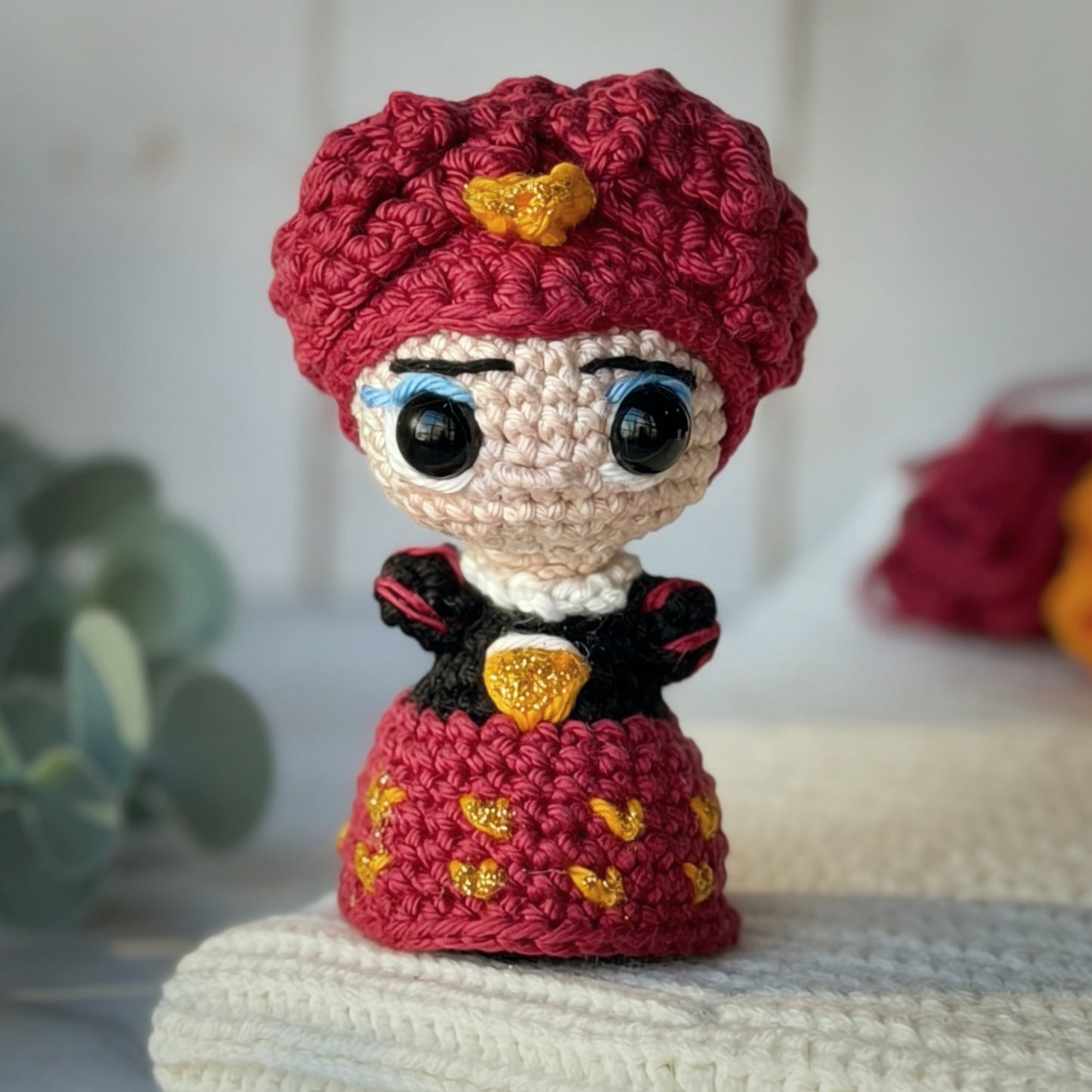 Queen of Hearts Amigurumi Crochet Pattern (PDF) English & Portuguese
