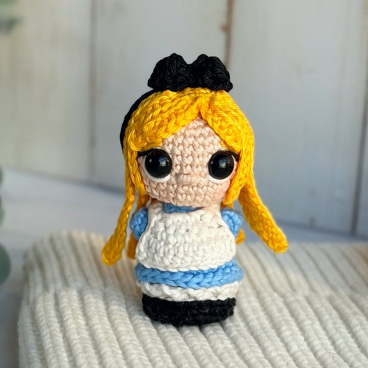 Alice Amigurumi Crochet Pattern (PDF) English & Portuguese